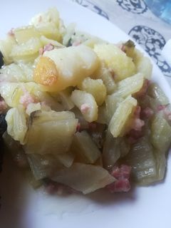 Una foto de Pencas de acelga con jamón