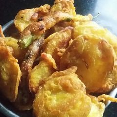 A picture of Batata Bhajji.