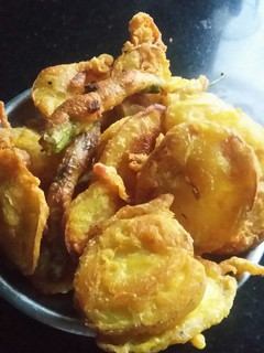A picture of Batata Bhajji.