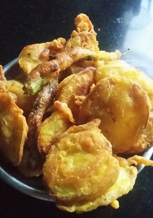A picture of Batata Bhajji.