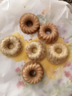 Una foto de Donuts de plátano en el microondas
