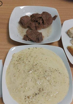 Φωτογραφία της συνταγής Αρνάκι βραστό με αυγοκοφτό κριθαράκι σούπα