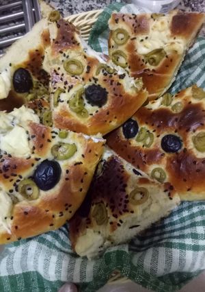صورة لوصفة خبز الزيتون والفرماج طري وهشيش وبزاف بنين