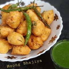 A picture of Moong dal Bhajiya.
