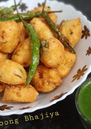 A picture of Moong dal Bhajiya.