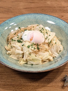 A picture of ★ Cabbage and Anchovies Spaghetti with Hot spring egg★.