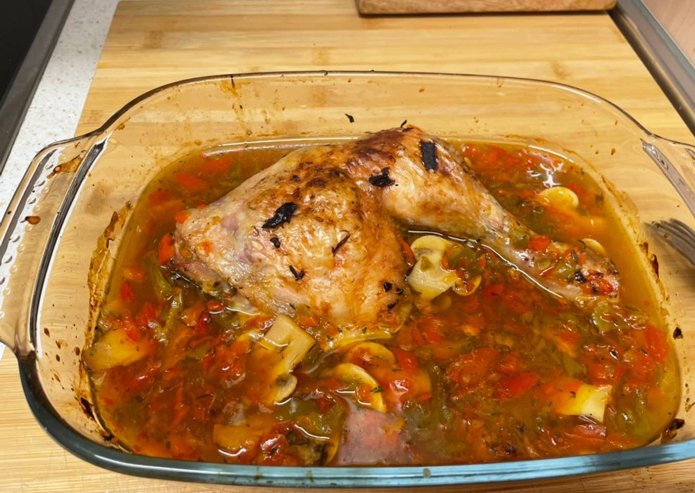 Pollo asado con setas y pimientos