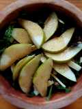 Ensalada de acelgas con pera y nueces
