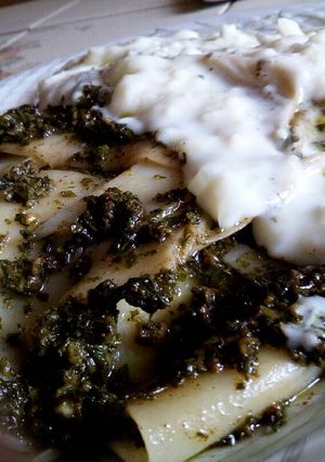 Una foto de Canelones con pesto y bechamel