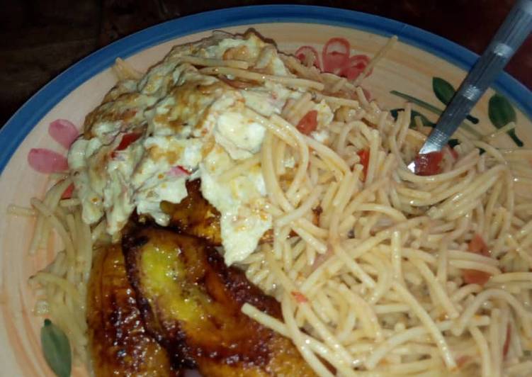 Steps to Make Homemade Indomine and fried plantain and egg