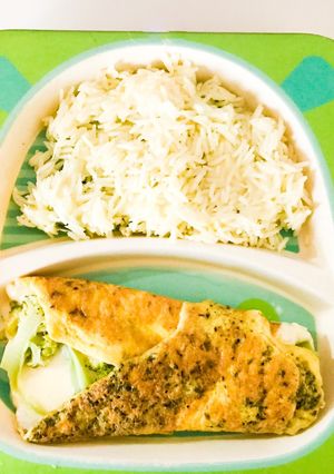 Una foto de Omelette de brócoli con arroz 🥦 🍚