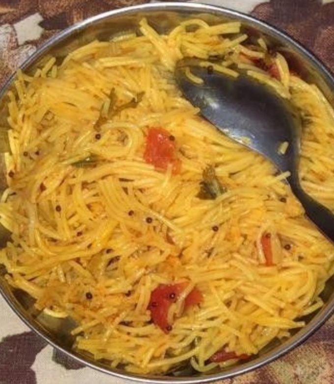 नमकीन सेवइयां (Namkeen seviyan recipe in hindi) रेसिपी मुख्य फोटो