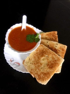 ટામેટા સુપ (Tomato Soup Recipe In Gujarati) રેસીપી મુખ્ય ફોટો