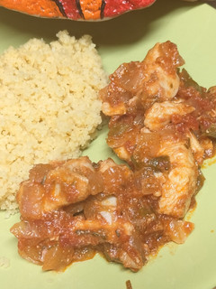Una foto de Pollo con tomate y bulgur