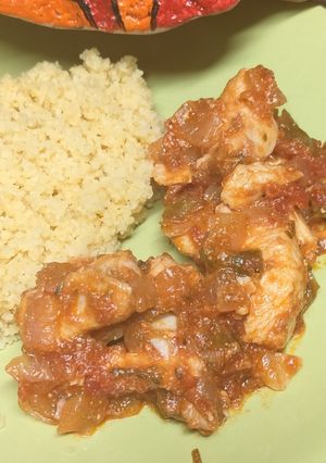 Una foto de Pollo con tomate y bulgur