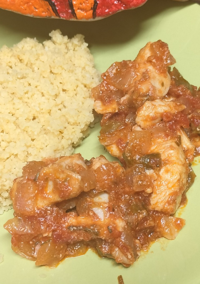 Una foto de Pollo con tomate y bulgur