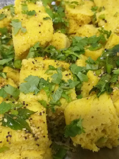 ખમણ ઢોકળા (Khaman Dhokla Recipe In Gujarati) રેસીપી મુખ્ય ફોટો