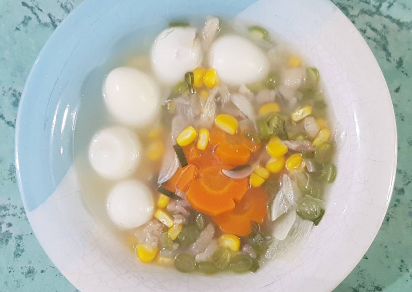Sayur Kaldu Ceker Ayam Suwir & Telur Puyuh (untuk anak 2+)