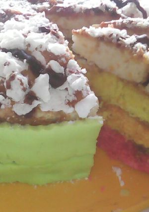 Una foto de Torta frutal veraniega 🍊🍋🍓🌴 (microondas)