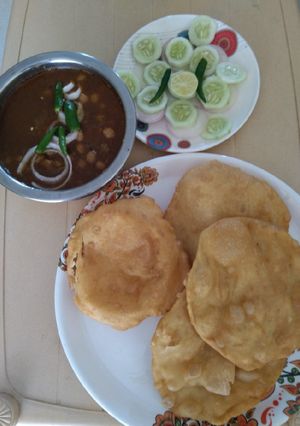A picture of Chole bhature.