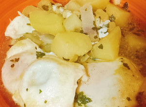 Foto di Spezzatino di patate con uova in camicia