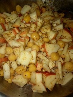 A picture of Simple chana salad.