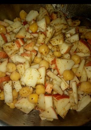 A picture of Simple chana salad.