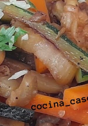 Una foto de Verdura salteada