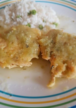 Una foto de Tortitas de pollo en salsa verde