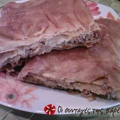 A picture of Amazing pie with ground meat and fresh mushrooms.