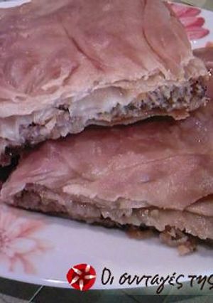 A picture of Amazing pie with ground meat and fresh mushrooms.