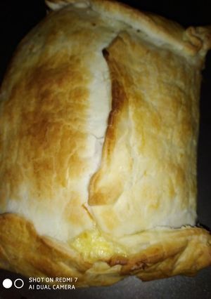 Una foto de Hojaldre de ricotta, cuartirolo y verdeo