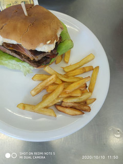 Una foto de Chivito canadiense 2