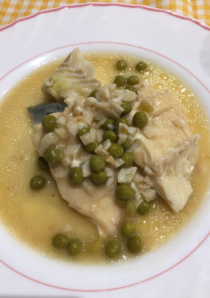 Una foto de Bacalao en salsa de ajo, vino blanco y limón