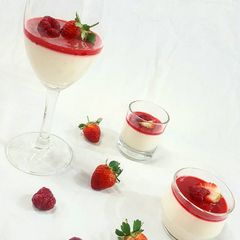 A picture of Mix Berries Pannacotta.
