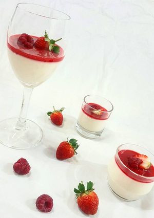 A picture of Mix Berries Pannacotta.