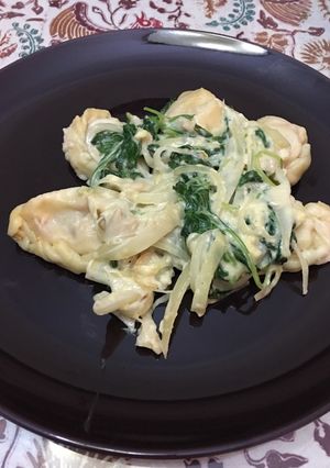 Foto resep Pastel rebus isi ayam tomat siram saus bayam creamy