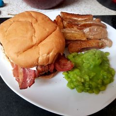 A picture of My Mega Chicken Burger with potato wedgies and mushie peas. 😁.