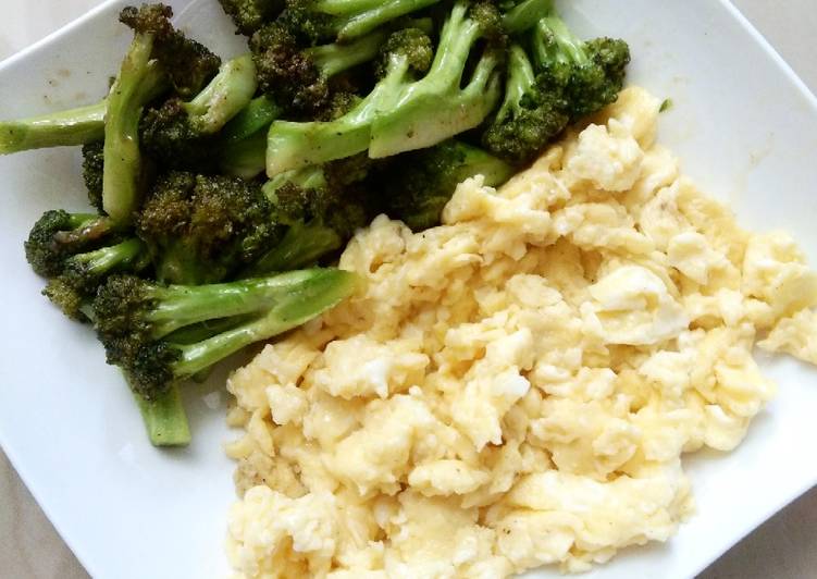 dari awal hingga akhir Menyiapkan Scrambled egg with broccoli yang Menggugah Selera