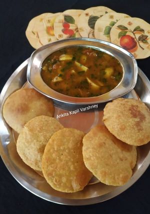 A picture of Aloo Kachori Sabji.