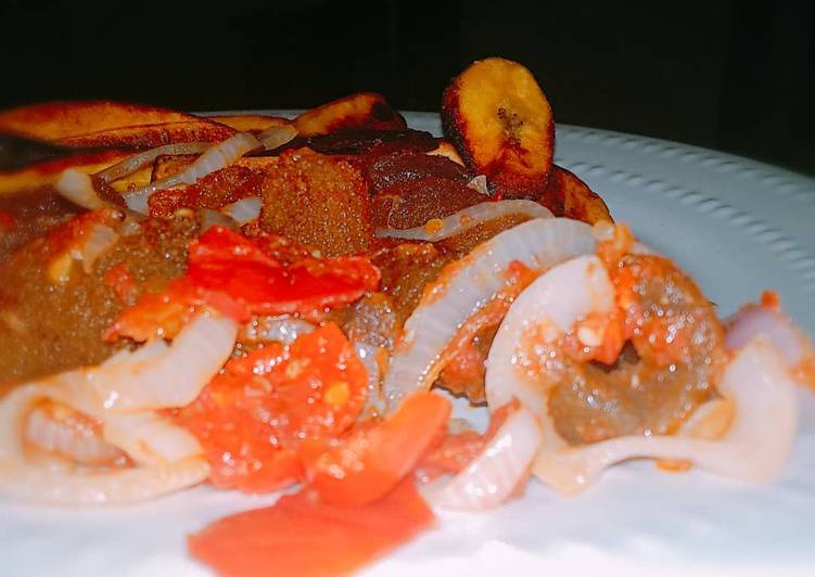 Recipe of Any-night-of-the-week Pomo with fried plantain and sauce