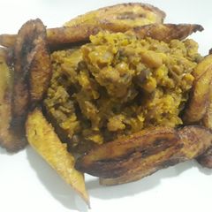 A picture of Porriage beans and fried plantain.
