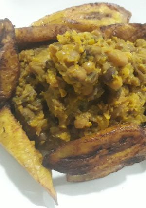 A picture of Porriage beans and fried plantain.