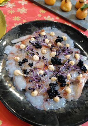 Foto principal de Carpaccio de Gambas con Mayonesa de Sus Cabezas, fácil y delicioso
