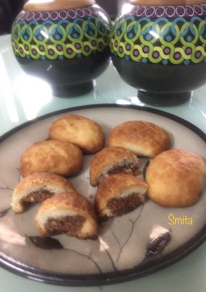 A picture of Sesame Filled Cookies.