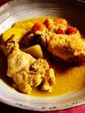 Caldero de patatas, pollo y alcachofas en crockpot (olla de cocción lenta)