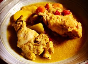 Foto principal de Caldero de patatas, pollo y alcachofas en crockpot (olla de cocción lenta)
