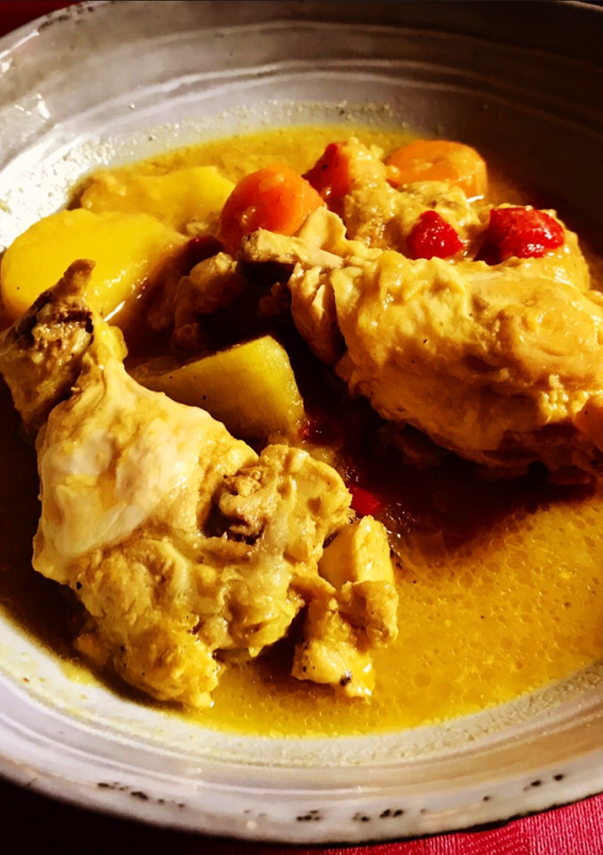 Una foto de Caldero de patatas, pollo y alcachofas en crockpot (olla de cocción lenta)