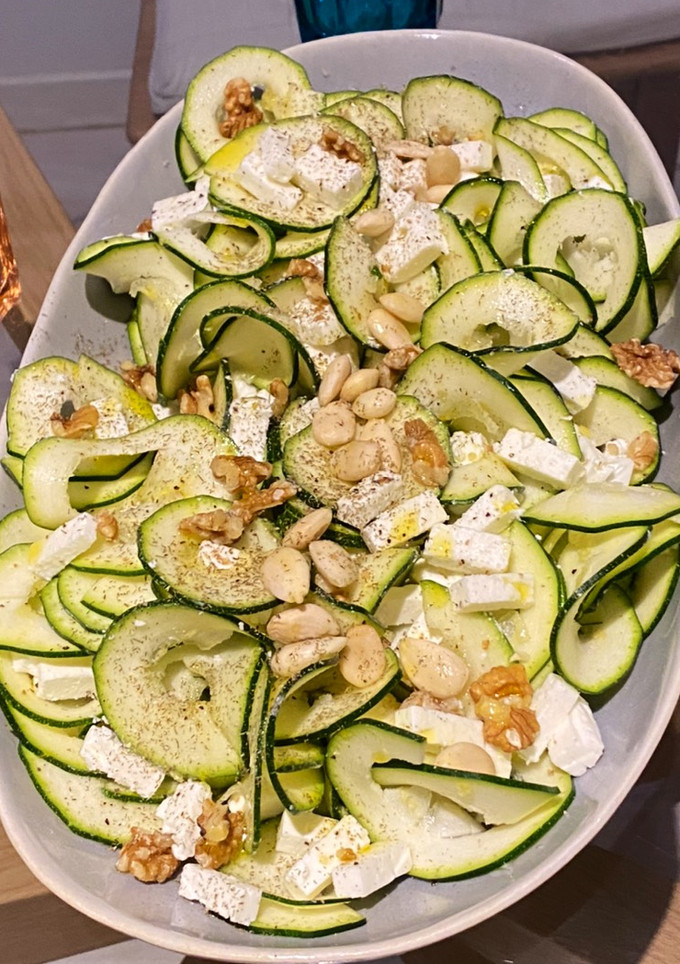 Una foto de Carpaccio de calabacín con queso feta