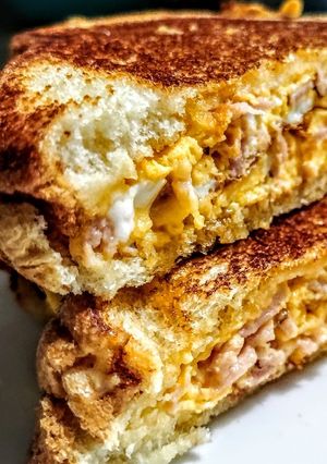 Una foto de OMELETTE🍳De la 1 de la Mañana...!